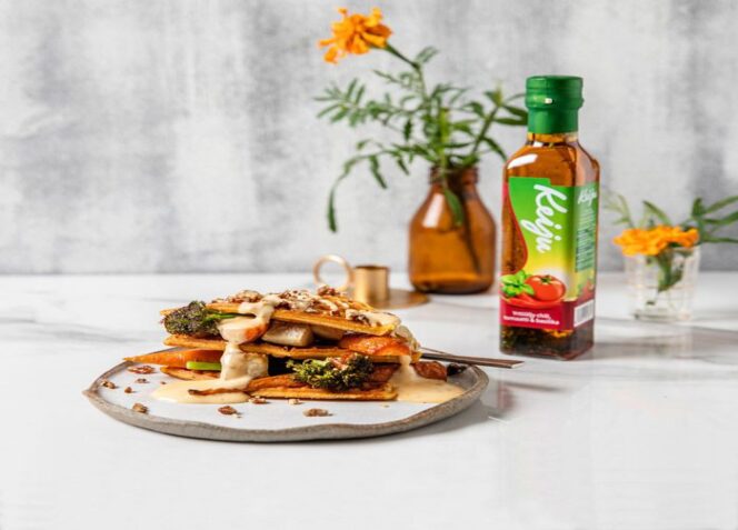 Pähkinäiset kurpitsavohvelit, paahdetut kasvikset ja chilimajoneesi