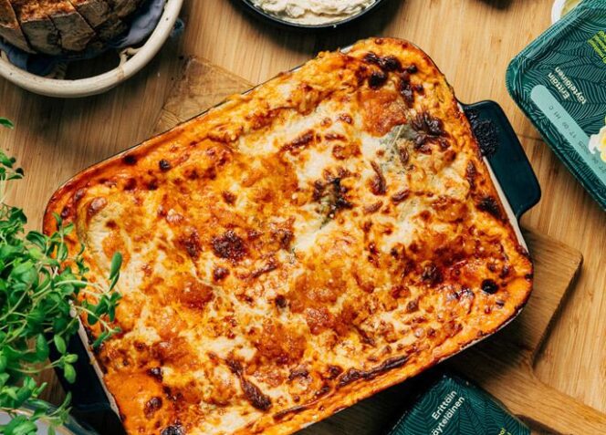 Herkkutatti-lehtikaalilasagne