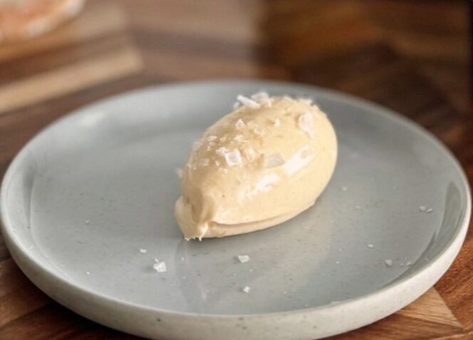 Vaahdotettu ruskistettu levite