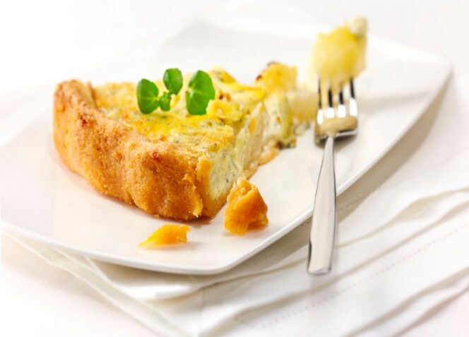 Päärynä-sinihomejuustopiirakka