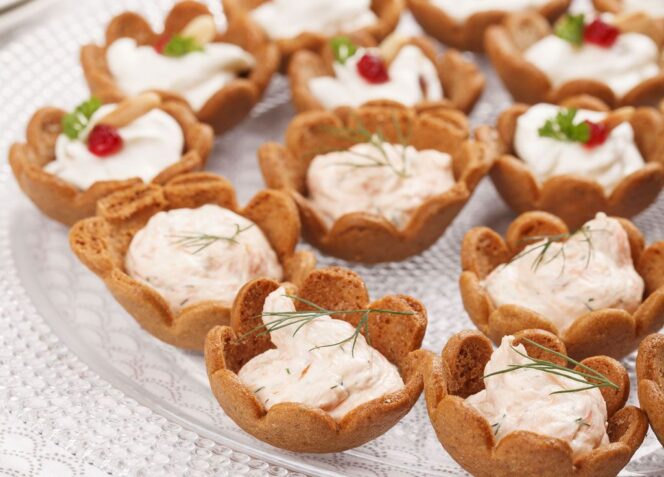 Piparkakkukupit savulohitäytteellä