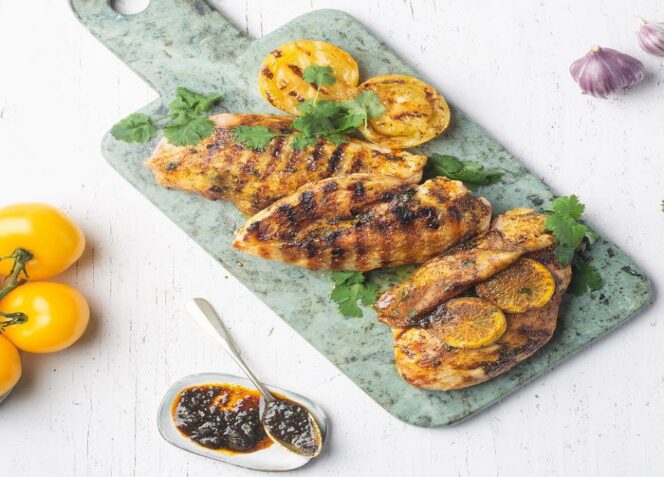 Paahdettu maustetahna ja grillattu broileri