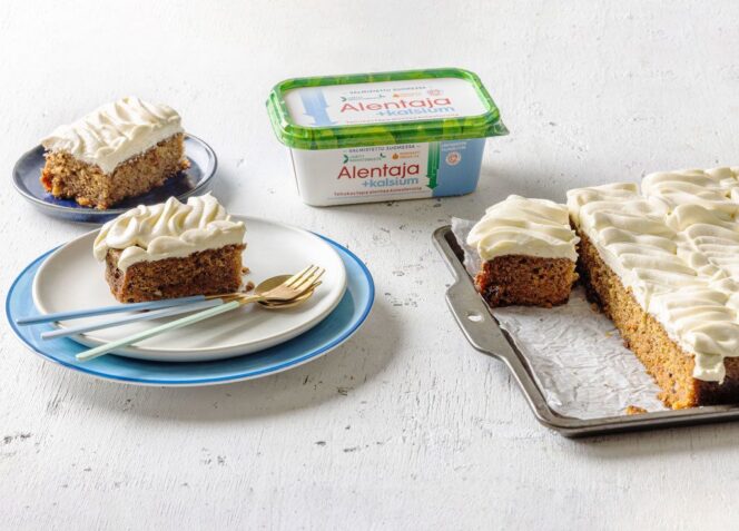 Porkkanakakku tuorejuustokuorrutteella