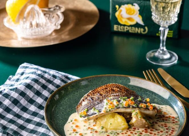 Siikaa, krossattua perunaa ja mäti-voikastike