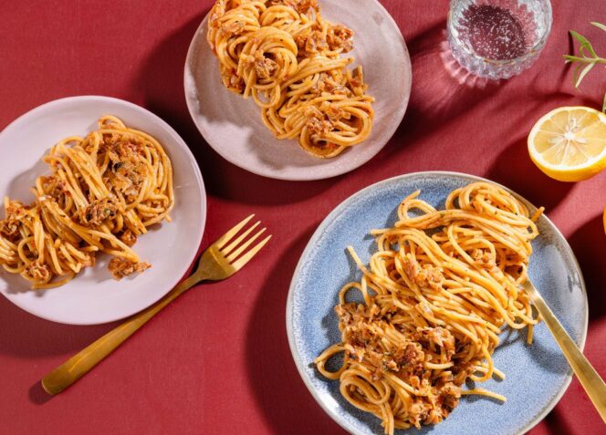 Karamellisoitu sipulipasta